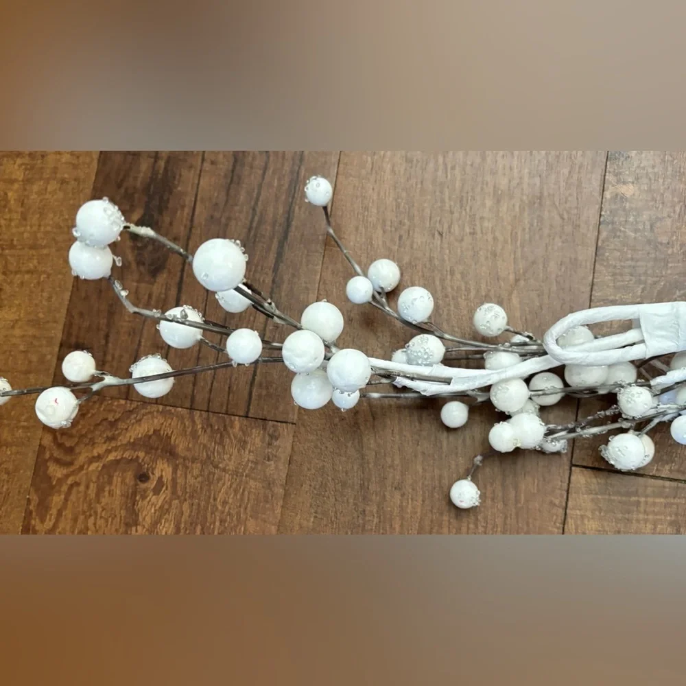 white faux berry Christmas garland NEW NWT 6 feet festive mantle Xmas